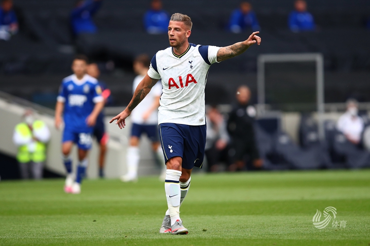 右侧边锋内 右侧边锋内